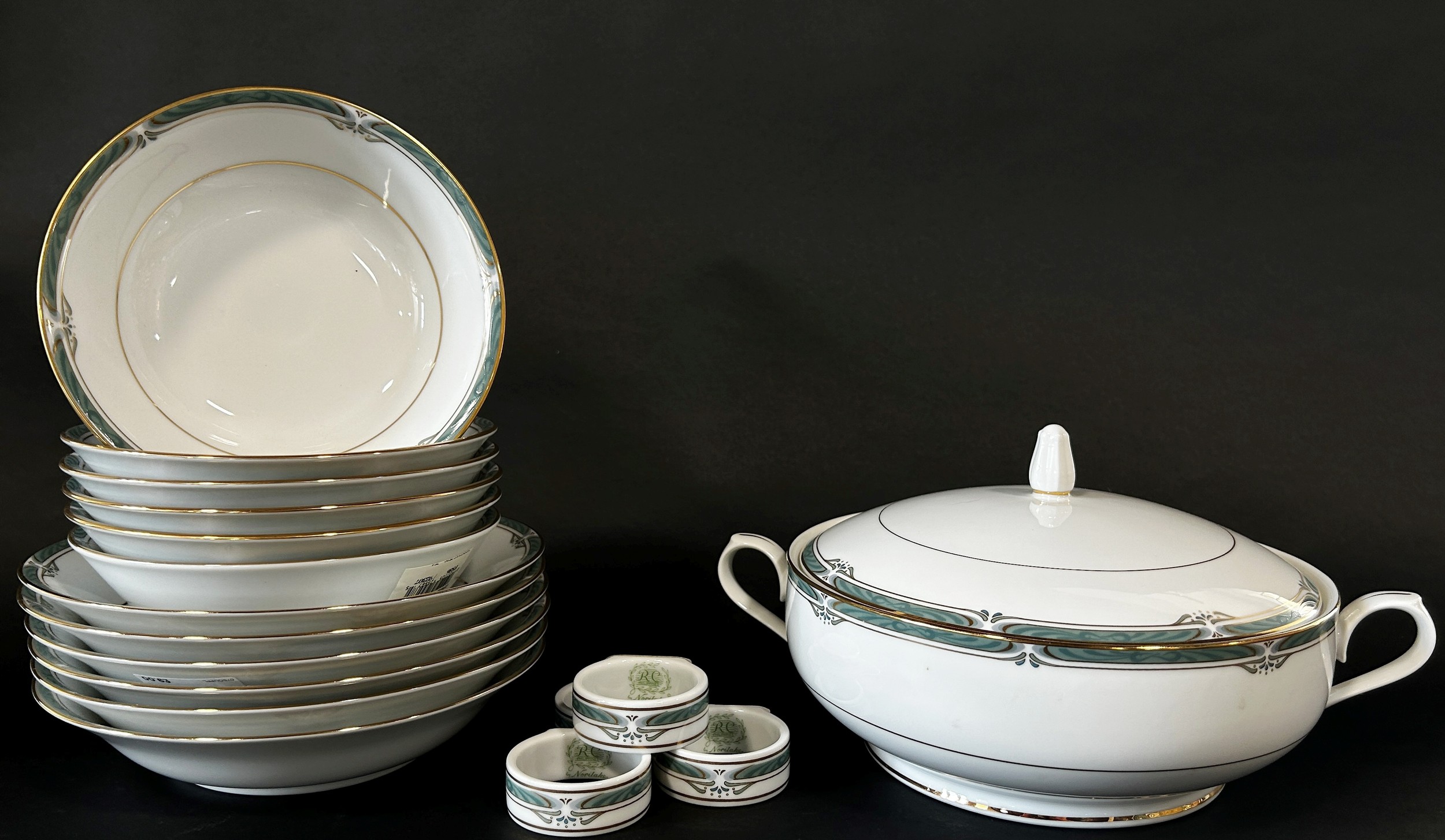 A collection of Noritake Glen Abbey pattern tableware comprising tureen and cover, six soup bowls - Image 3 of 3