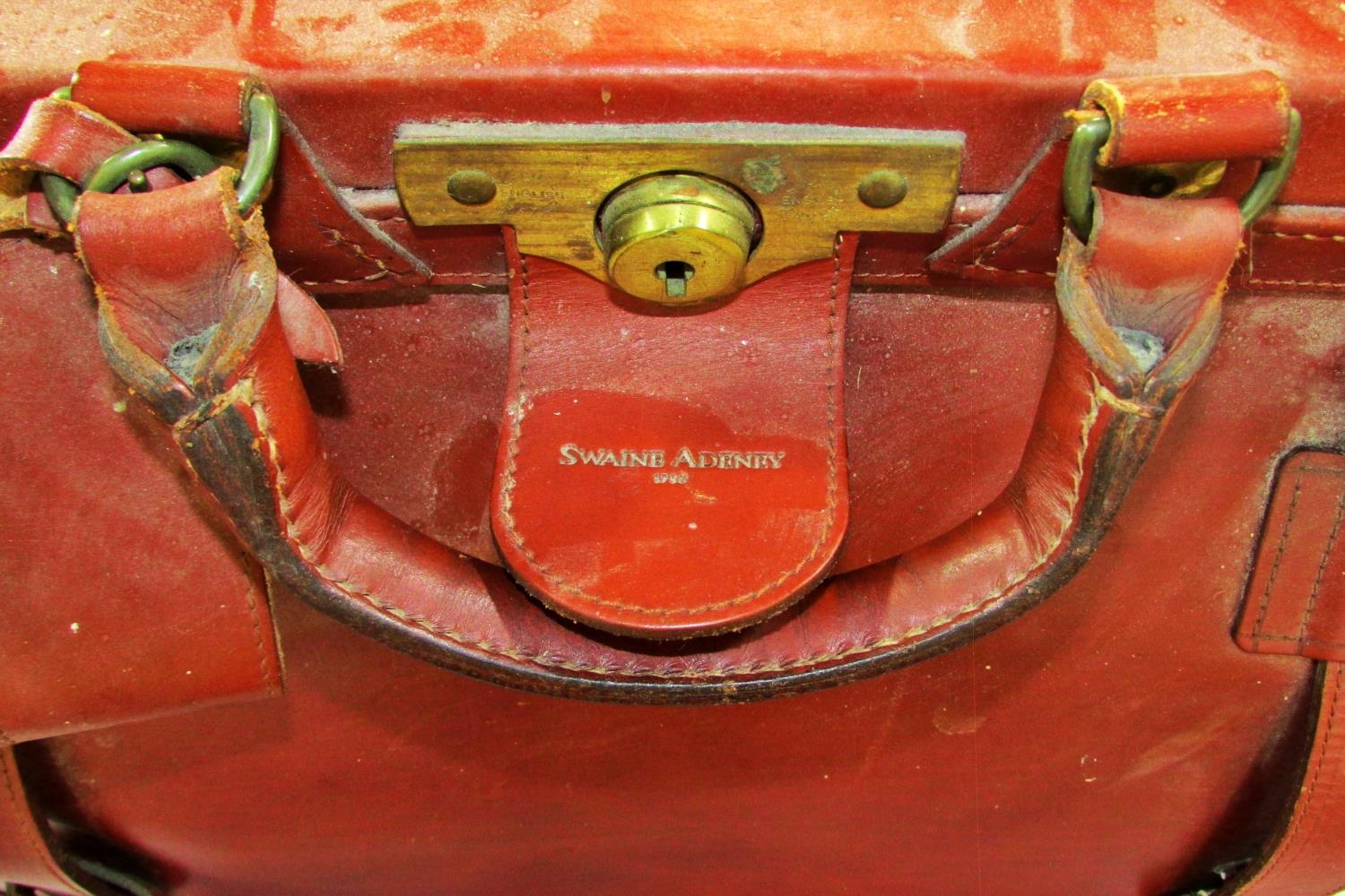 A Vintage Swain Adeney brown leather Gladstone bag, with decent stitching and fastenings - Image 3 of 3