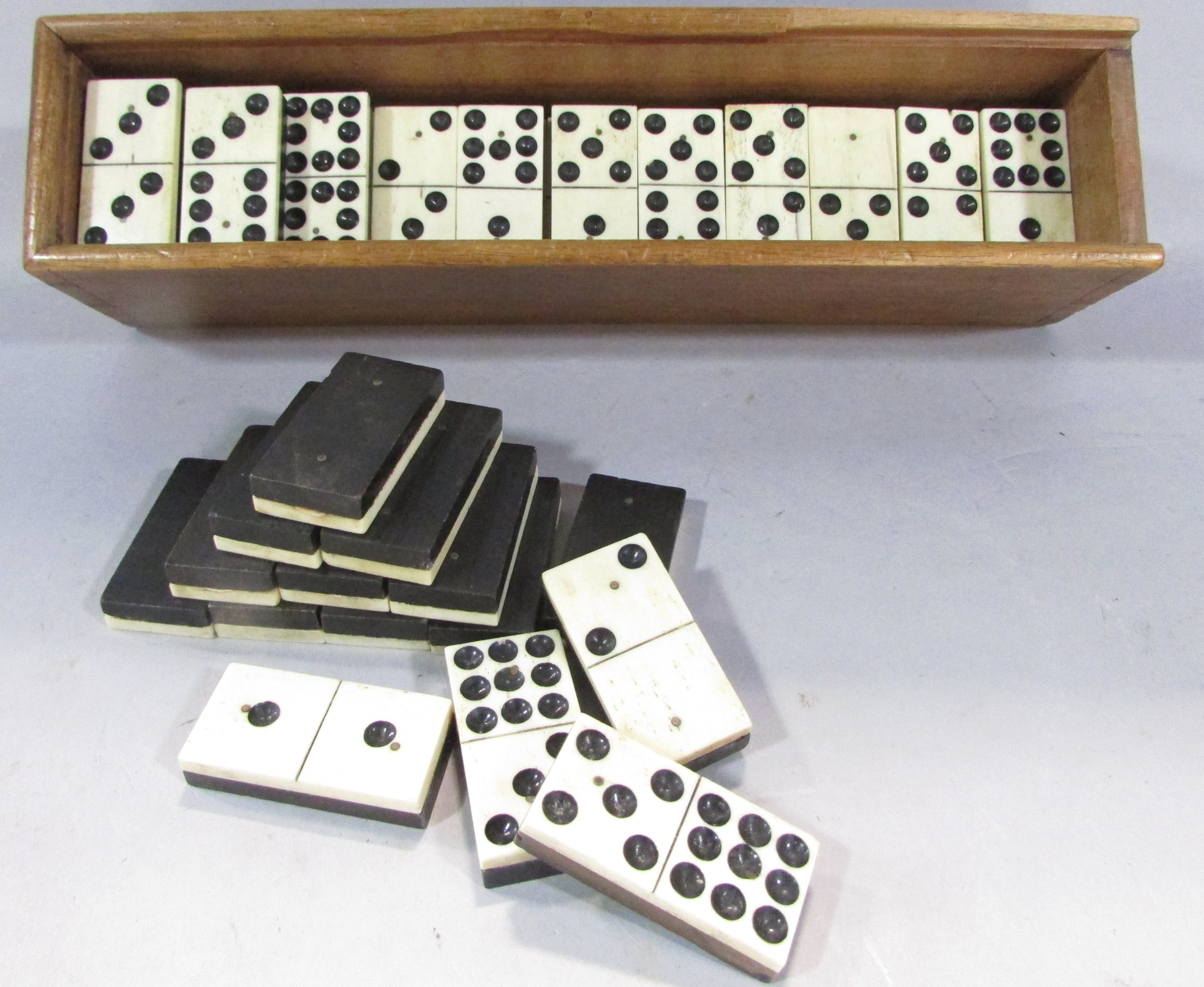 An Antique Nine Dot Domino set in a wooden case, only 53 tiles, a set of wooden draughts counters, - Image 3 of 4