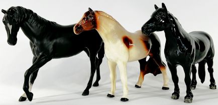 A Beswick black beauty, a fox, a recumbent sow and piglet and two further horses (5)