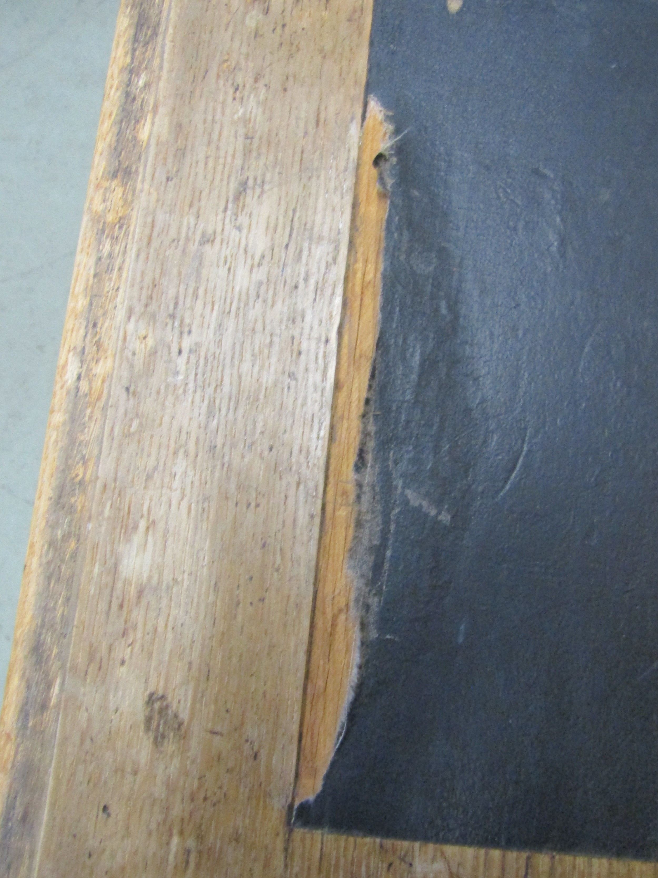 A Victorian oak pedestal desk of eight drawers with inset leather top, 122cm wide - Bild 5 aus 6