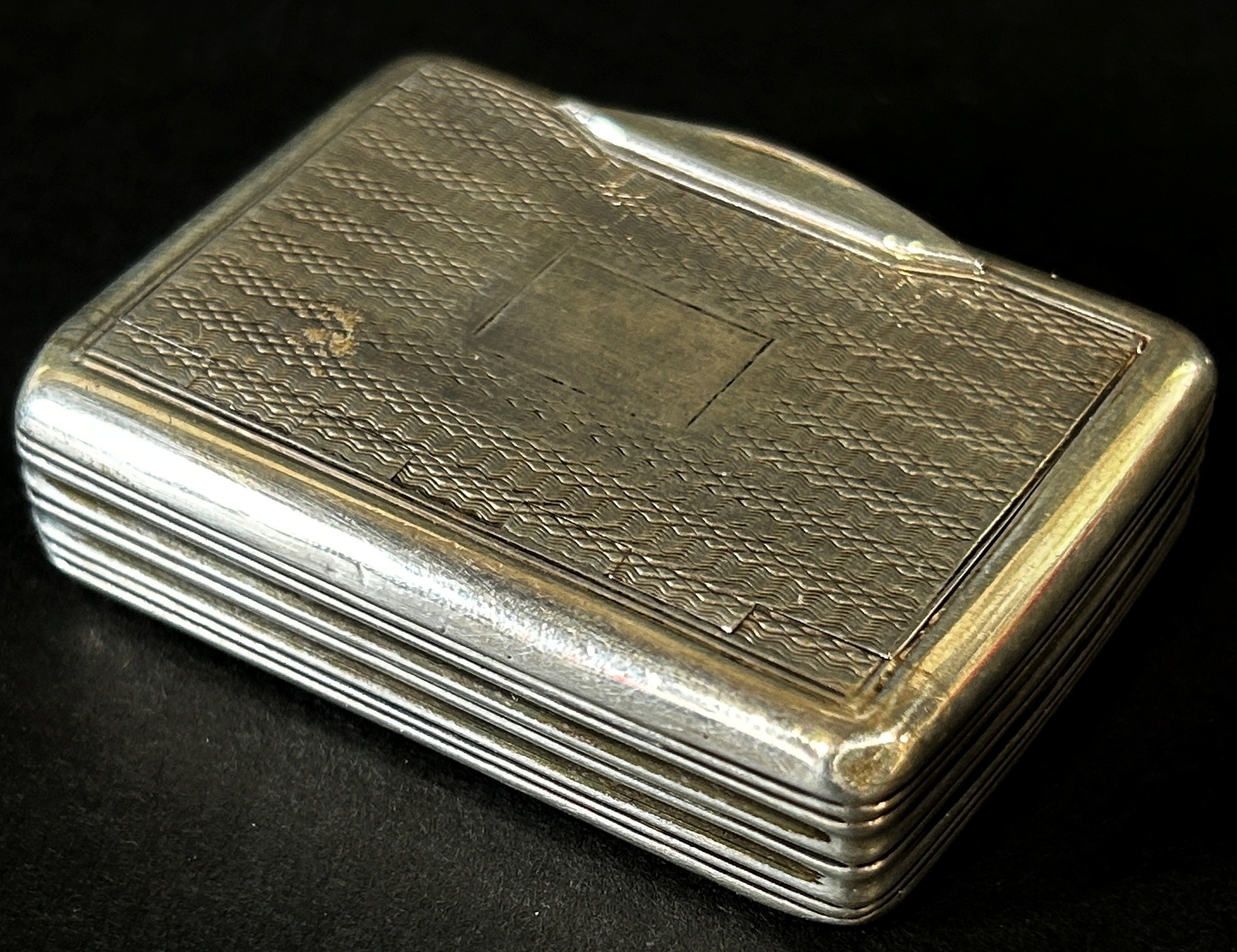 Georgian silver snuff box with gilt interior, Birmingham 1923, maker John Bettridge, 5.5cm, 1.2oz - Image 3 of 4