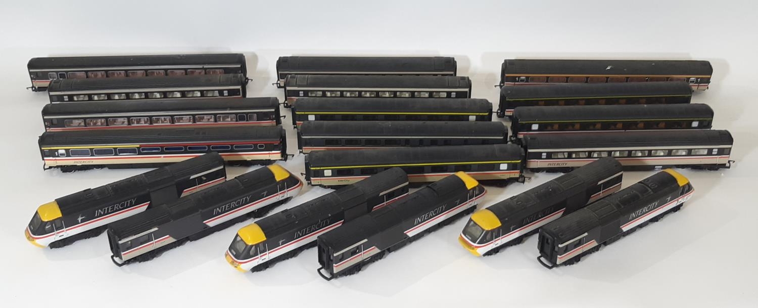 3 pairs of Hornby Power Cars in Intercity Swallow livery, nos 43046, 43198, 43080, 43102, 43119