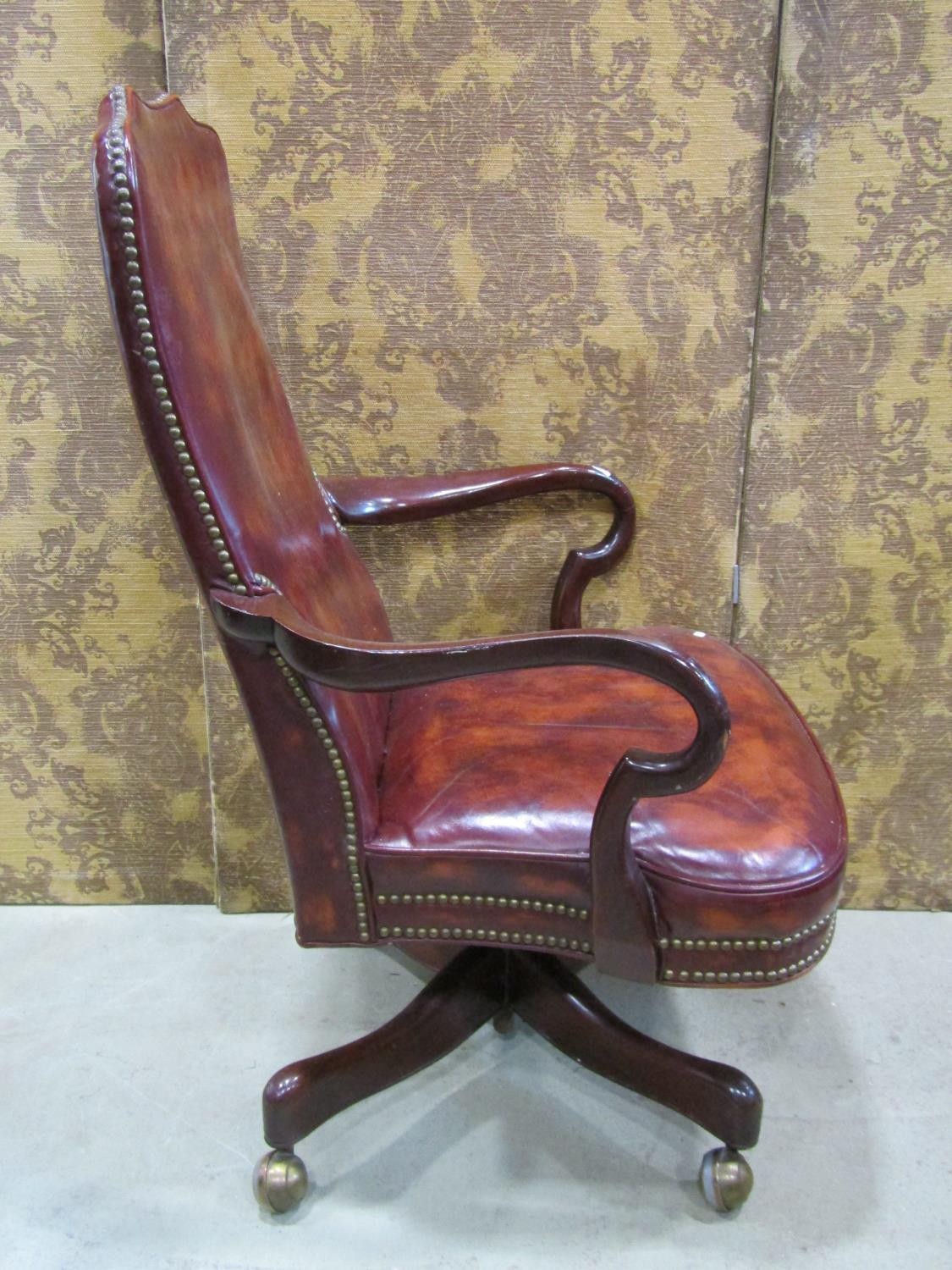 A library chair in the Georgian style with chestnut coloured leather upholstery within a mahogany - Image 2 of 3