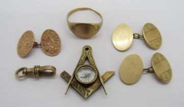 Group of antique 9ct jewellery comprising a pair of engraved cufflinks, a further single cufflink, a