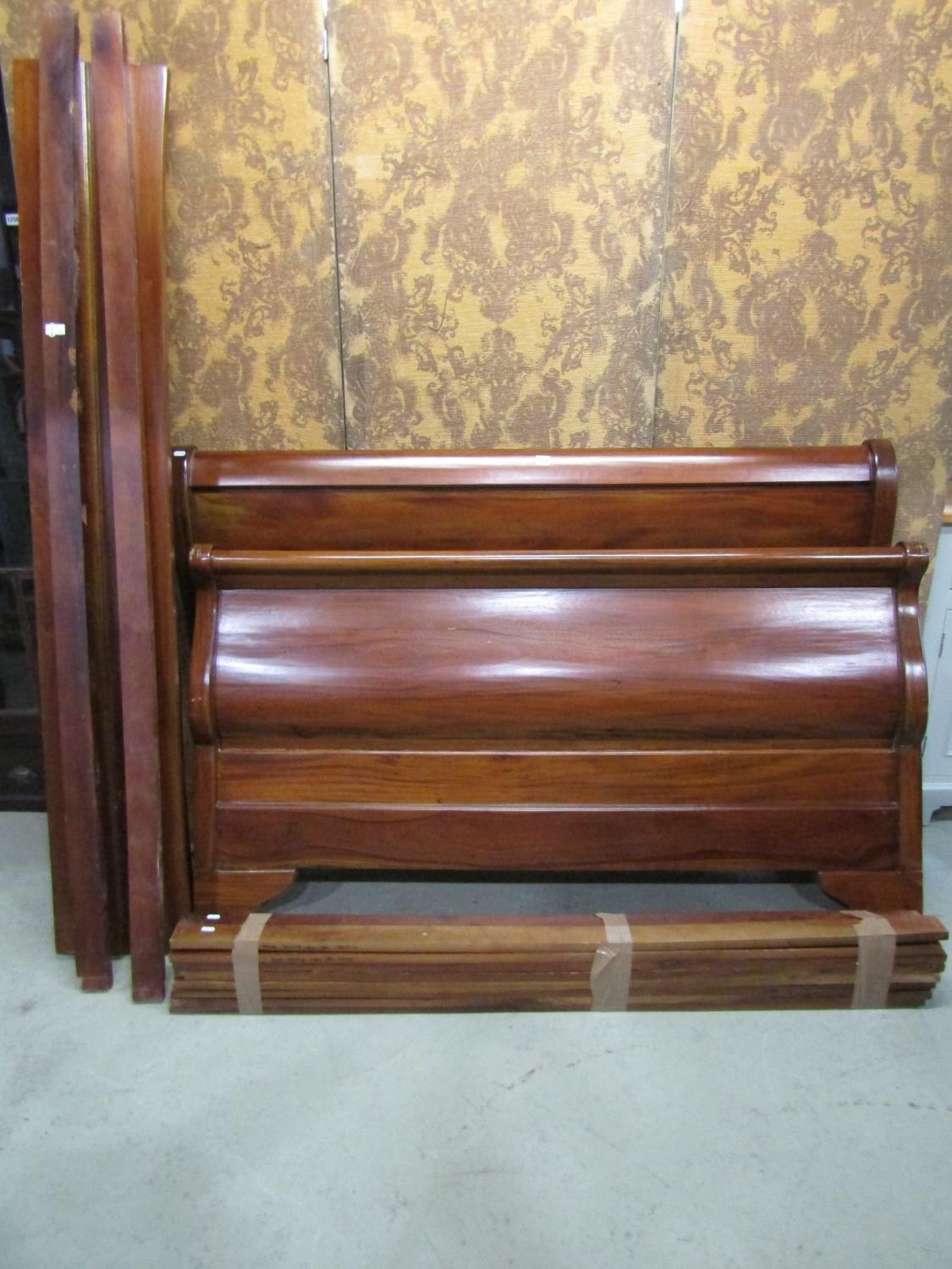 A mahogany sleigh bed frame of usual form to accept a 5ft mattress - Image 2 of 5