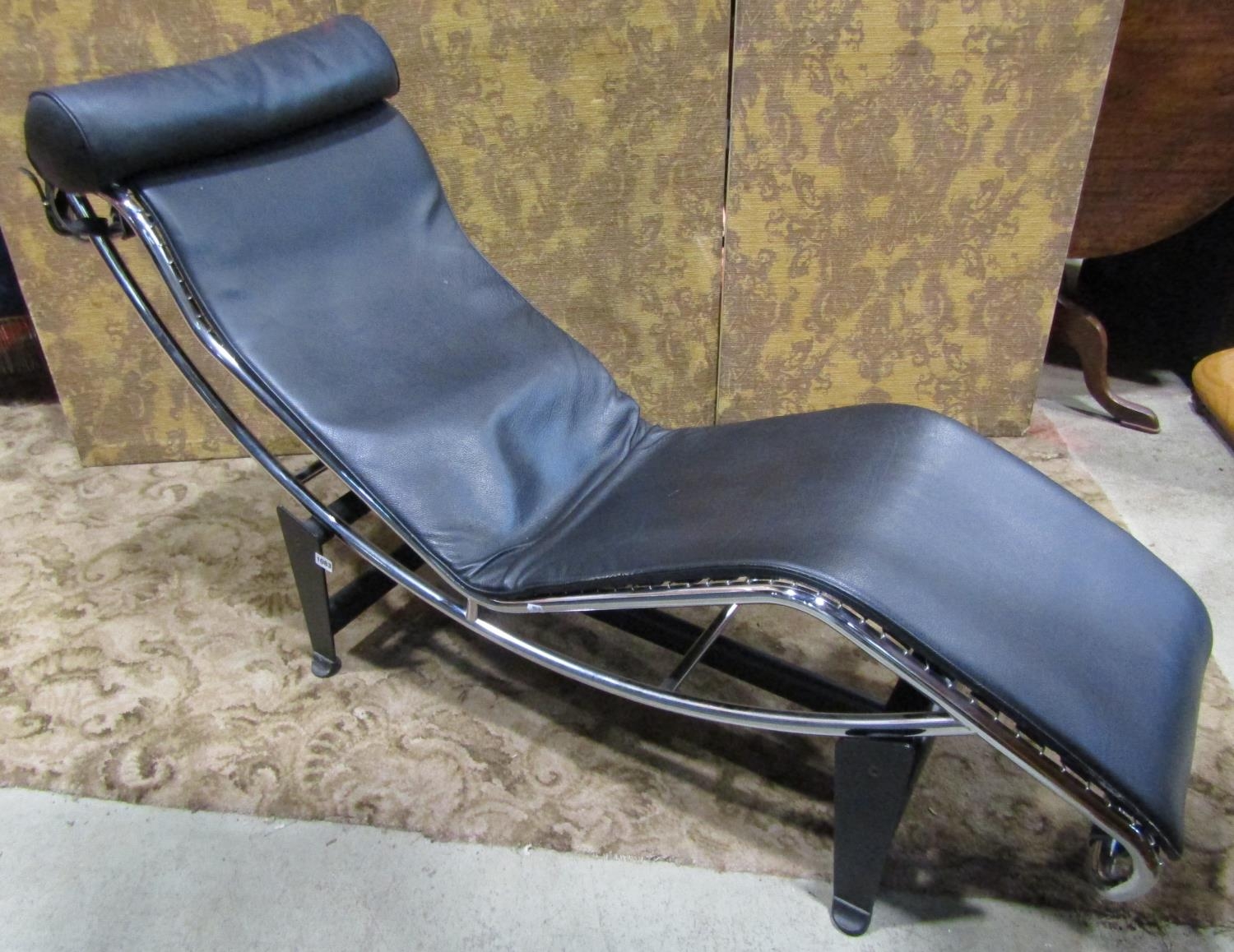 A Corbusier style chaise longue and stand