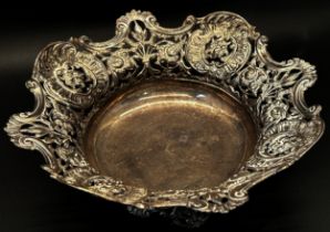 A late Victorian silver dish with pierced floral sides, London 1895, makers marks rubbed, 17cm