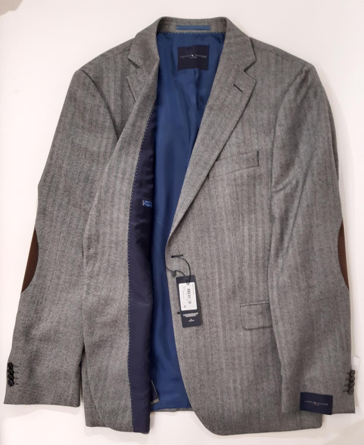 A collection of 16 good quality men's jackets and 2 waistcoats by various brands/ designers - Image 3 of 5