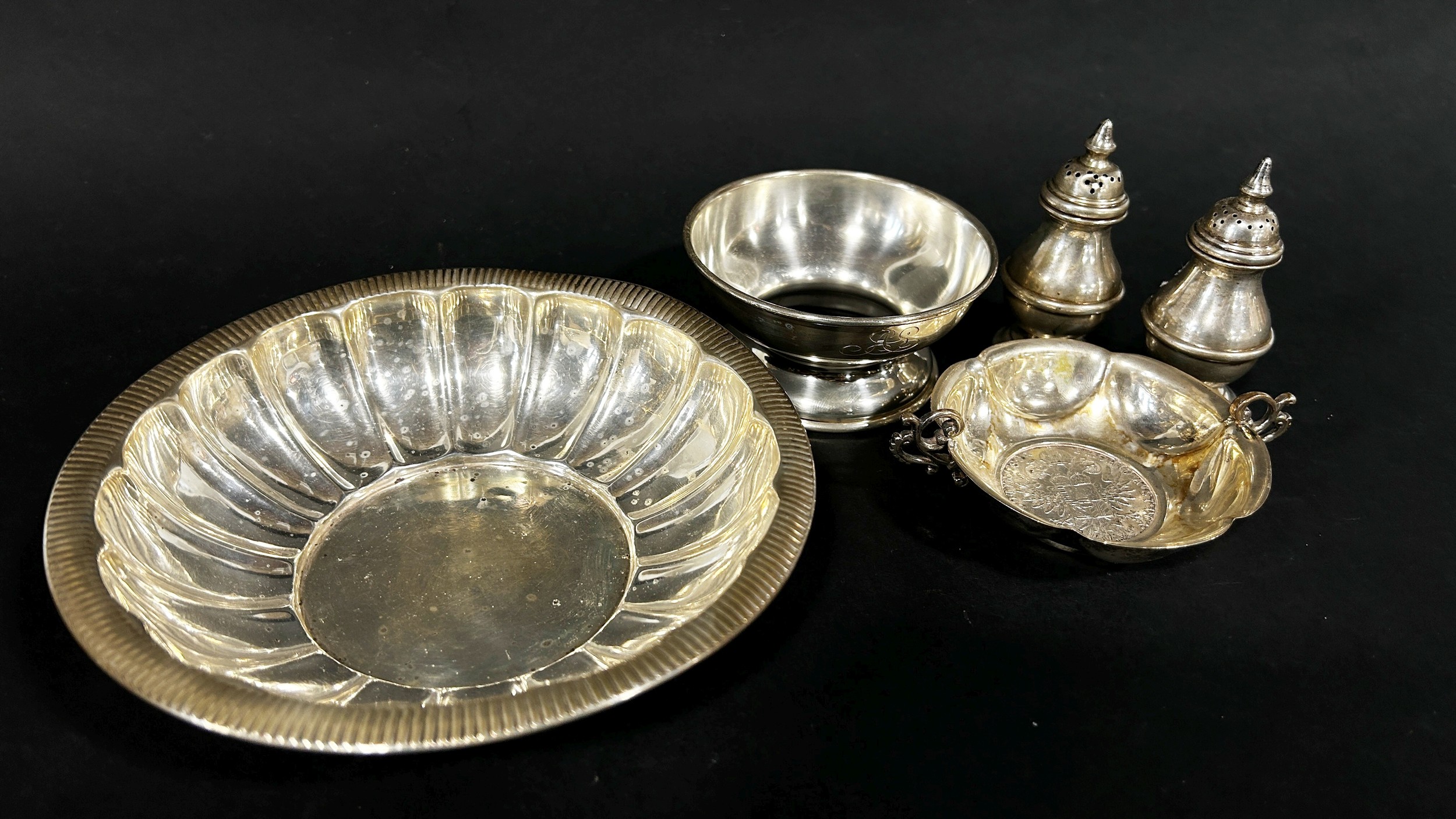 A mixed selection of silver including a pair of pepper pots, a salt cauldron, a shallow scalloped - Image 2 of 3