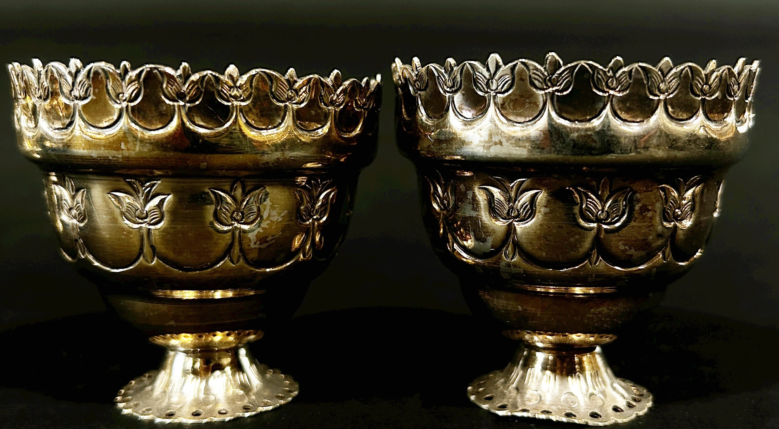 A mixed selection of silver including a pair of pepper pots, a salt cauldron, a shallow scalloped - Image 3 of 3