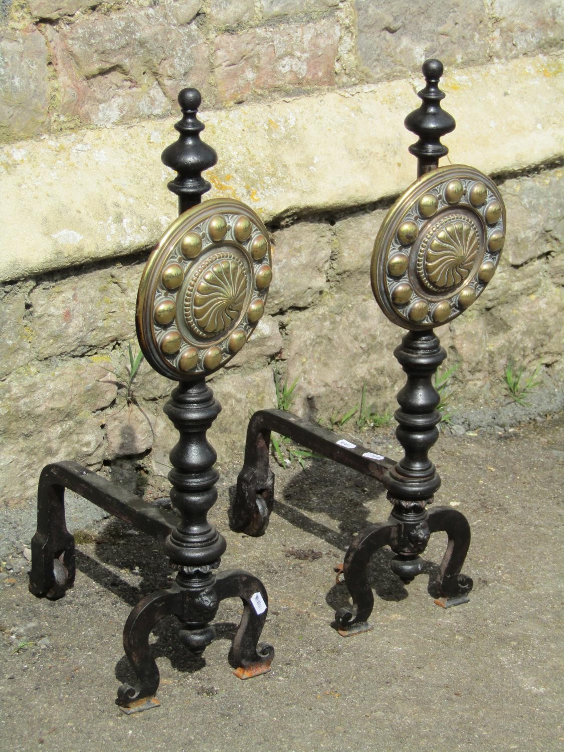 A large pair of country house iron fire dogs with cast brass panels of adjustable height with - Bild 2 aus 6