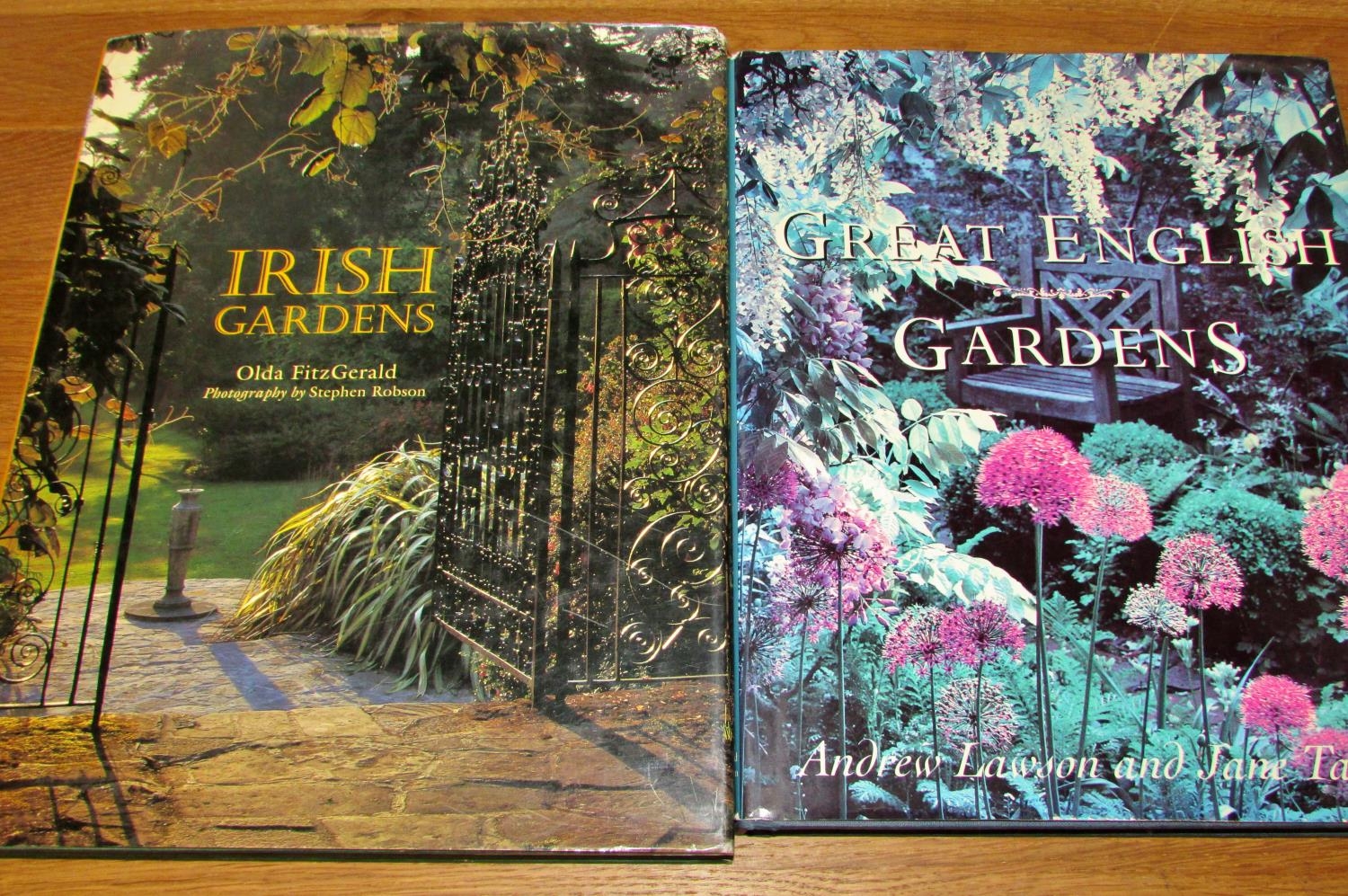A large group of works on gardening and gardens including The Ultimate Rose Book & The Gardens of - Image 5 of 6