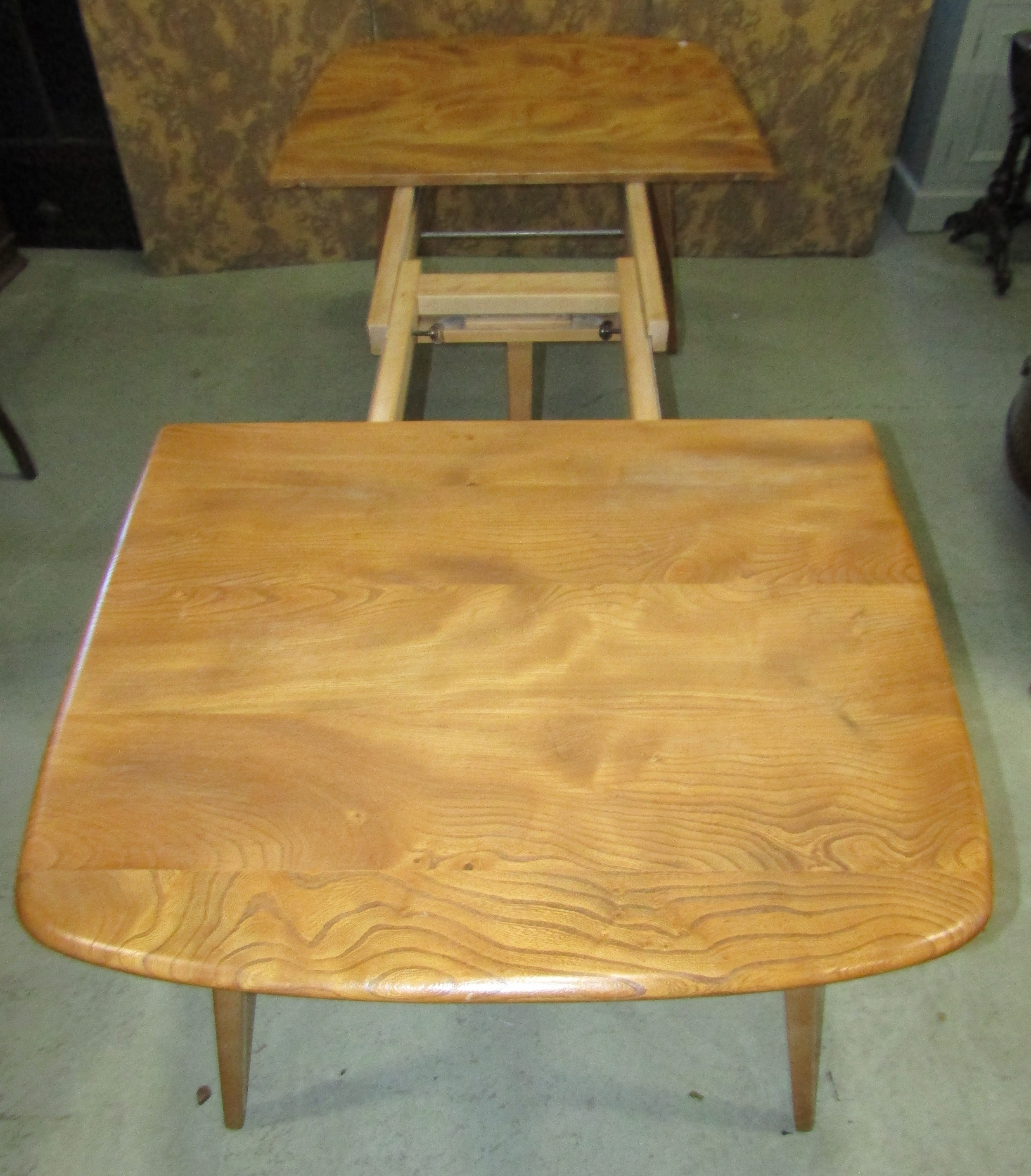 An Ercol extending dining table with additional folding leaf, elm table on square cut splayed - Image 3 of 6