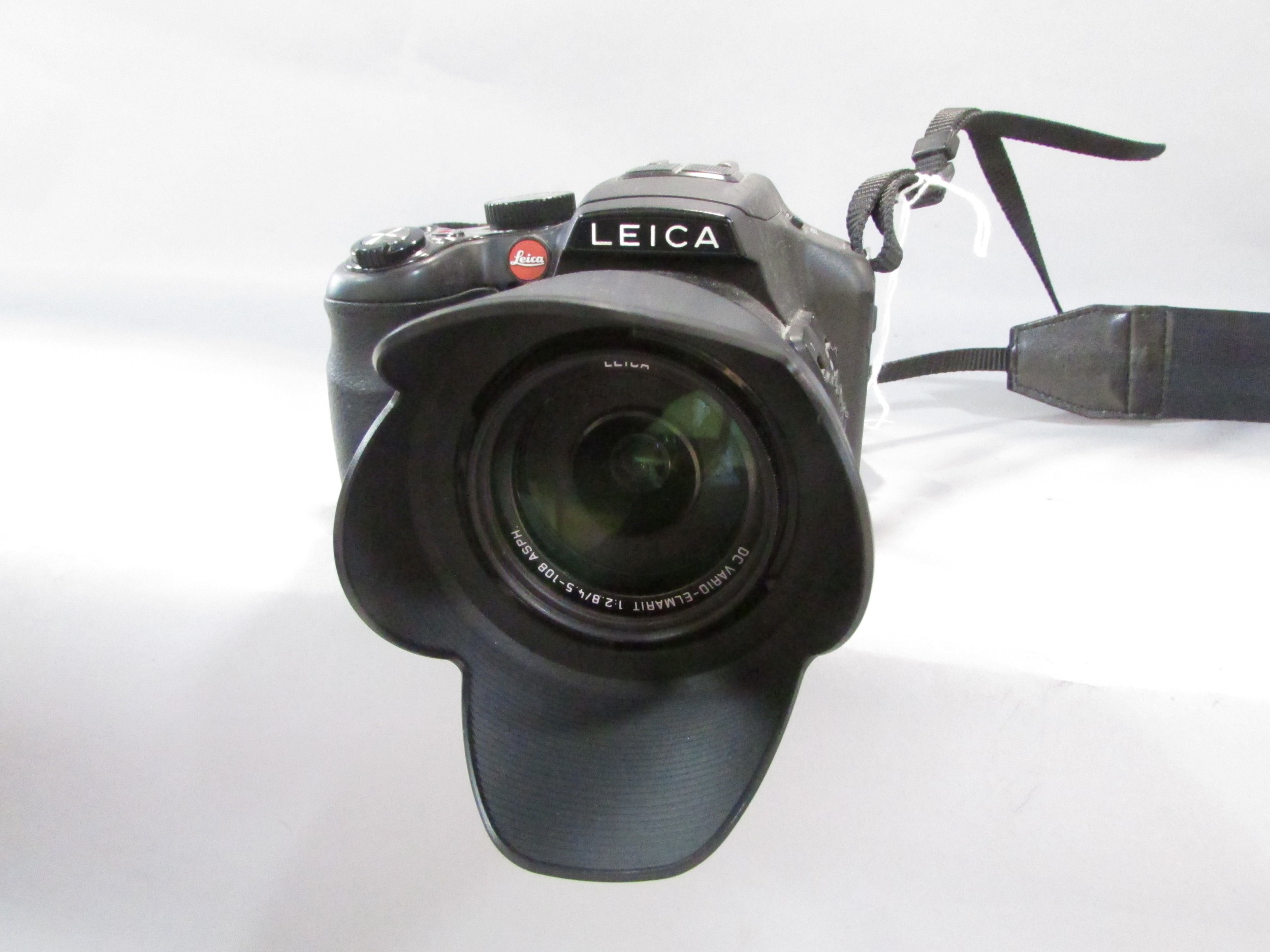 A Leica V Lux 4 camera and a Leica carry bag - Image 3 of 6