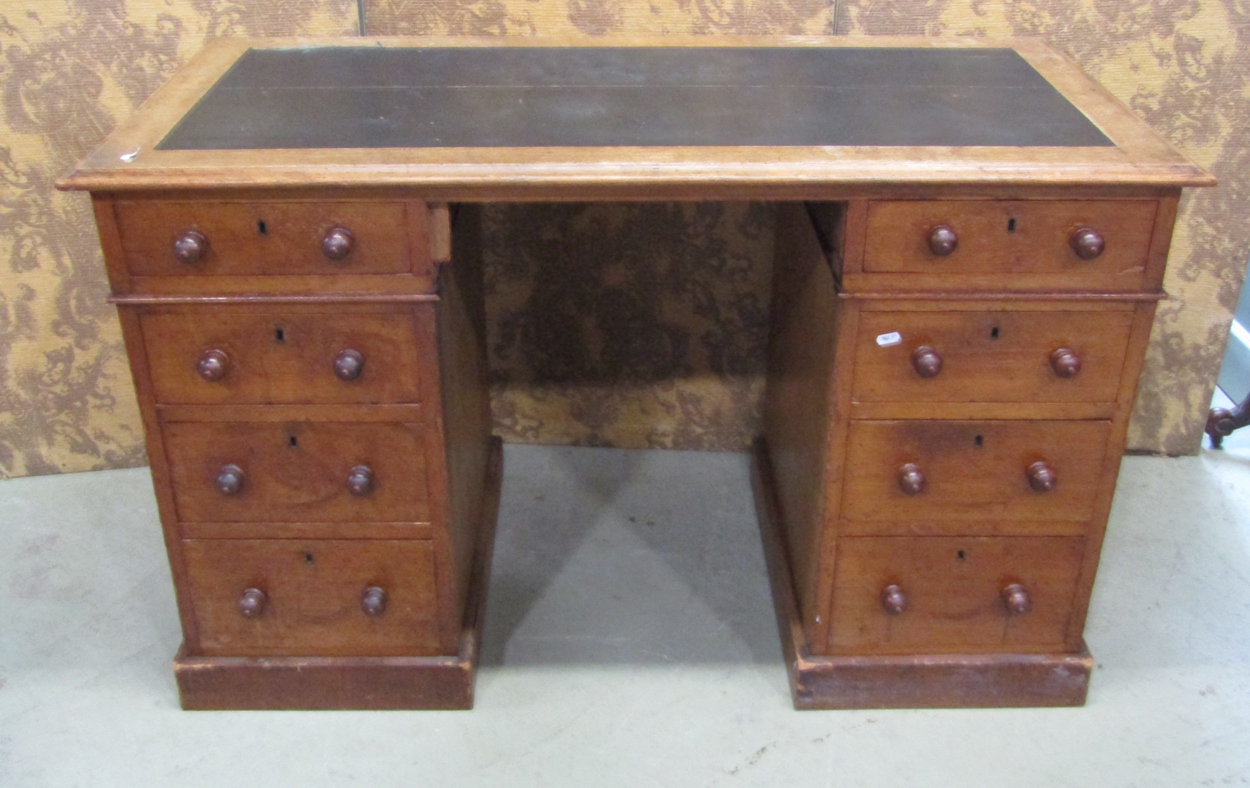 A Victorian oak pedestal desk of eight drawers with inset leather top, 122cm wide