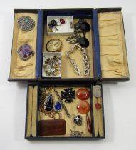 Collection of jewellery to include an Arts & Crafts enamelled white metal brooch, a further white