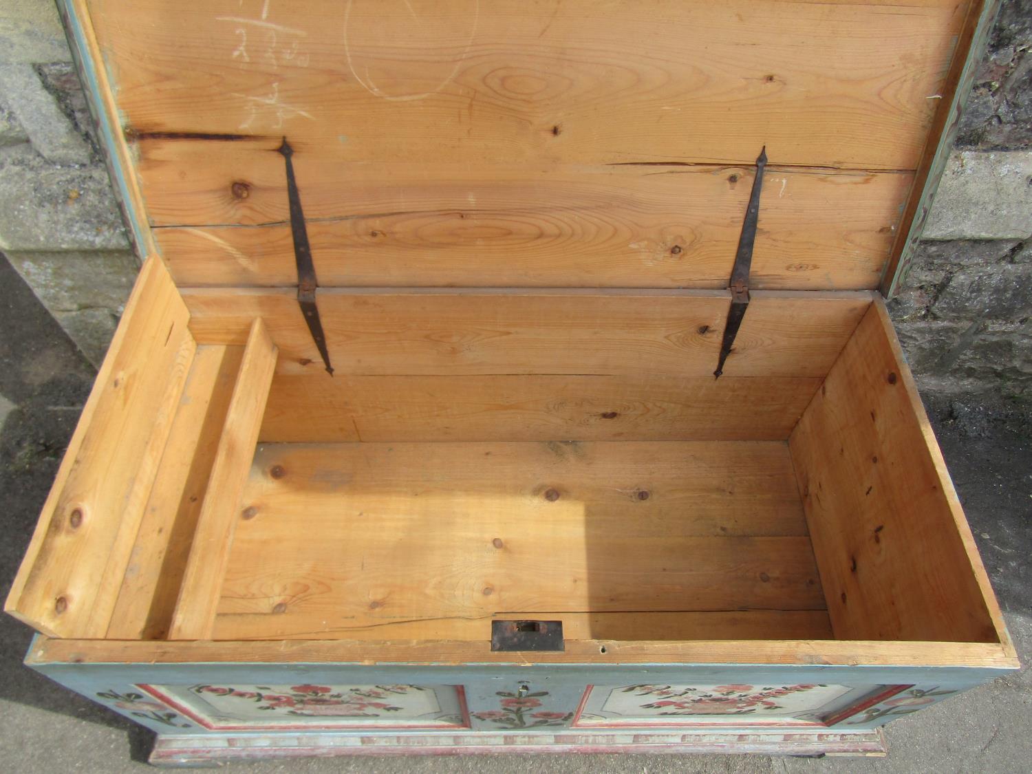 A continental painted pine marriage chest with original detail, 135cm wide - Image 5 of 15