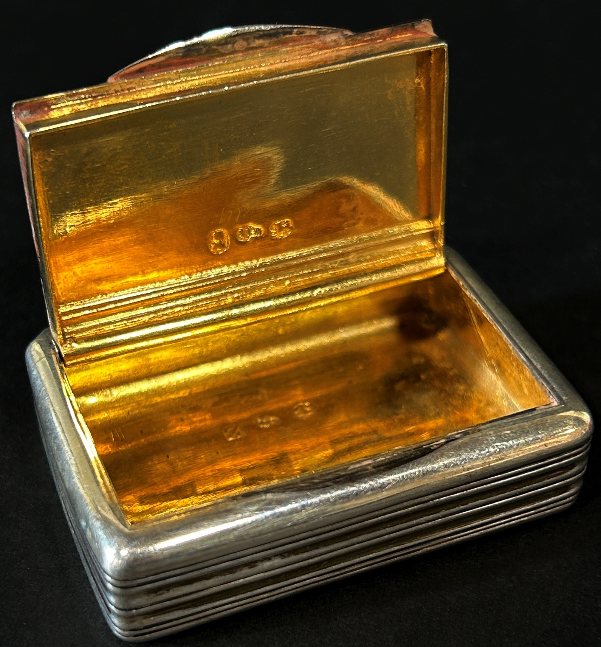 Georgian silver snuff box with gilt interior, Birmingham 1923, maker John Bettridge, 5.5cm, 1.2oz - Image 2 of 4