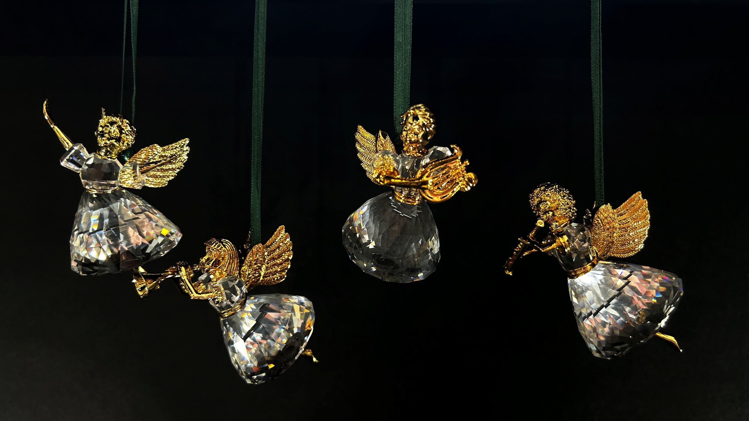 Swarovski crystal Christmas decorations in the form of angels (4) together with two Swarovski silver