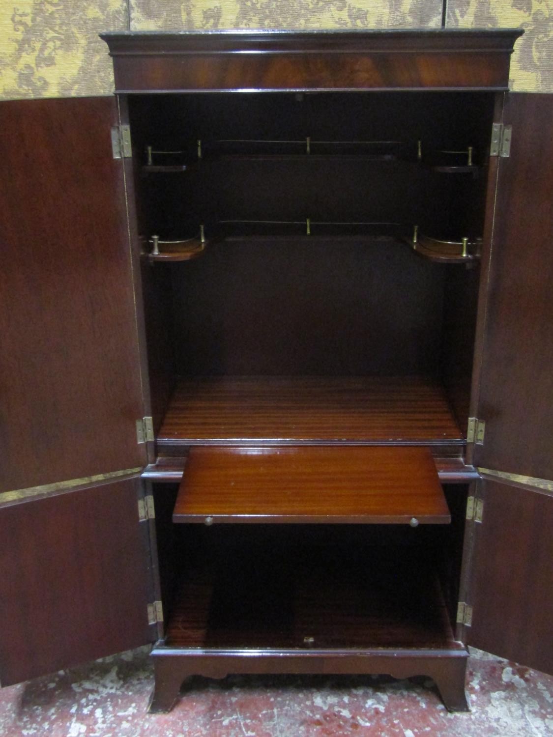A drinks cabinet in the form of a reproduction Georgian style side cupboard enclosed by four doors - Image 3 of 6