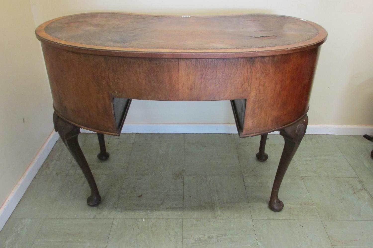 A walnut framed kneehole kidney shaped writing desk fitted with five drawers on pad feet with - Image 3 of 4