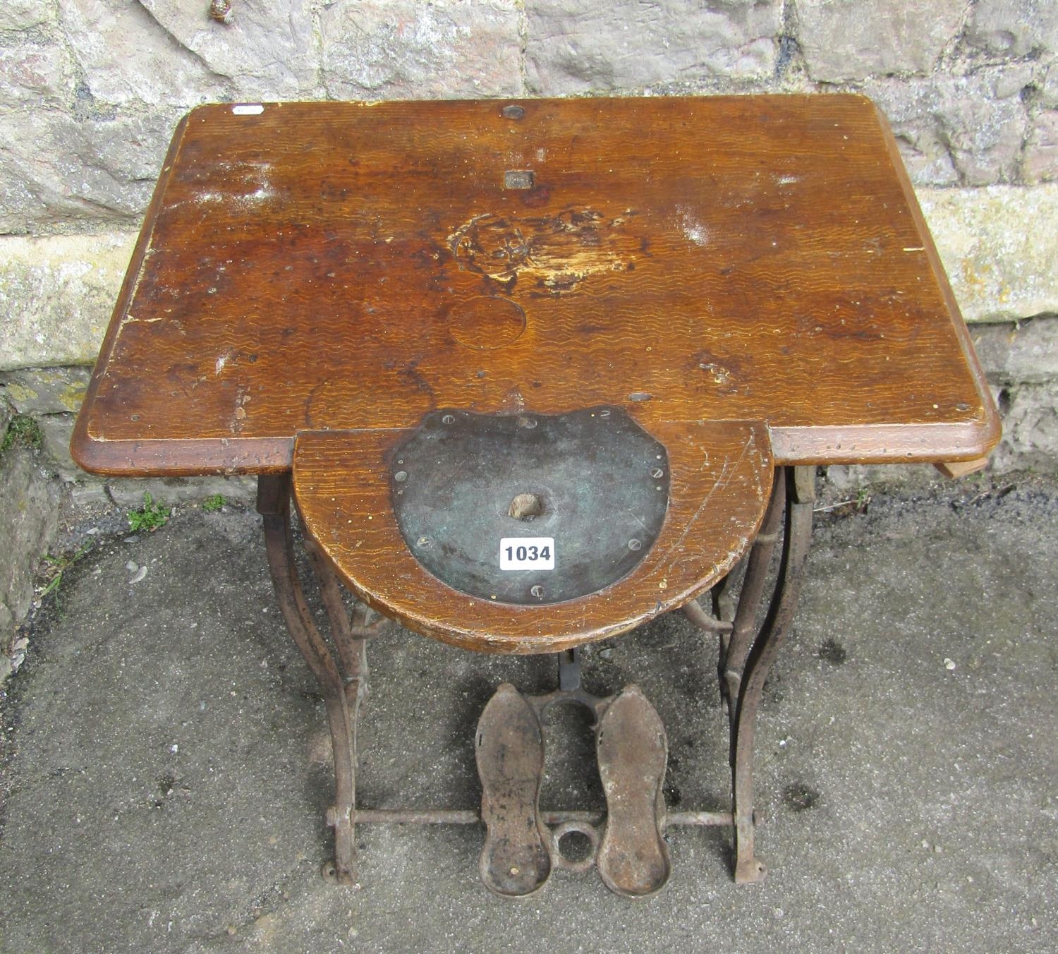 A vintage cast iron treadle sewing machine base with scumbled wooden top - Image 2 of 4