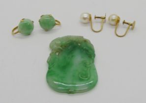 Jade pendant with carved bird detail (bale vacant), a pair of yellow metal jade earrings with