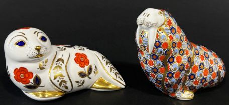 5 x Crown Derby wildlife paperweights to include walrus, seal, badger, squirrel and chip monk, two