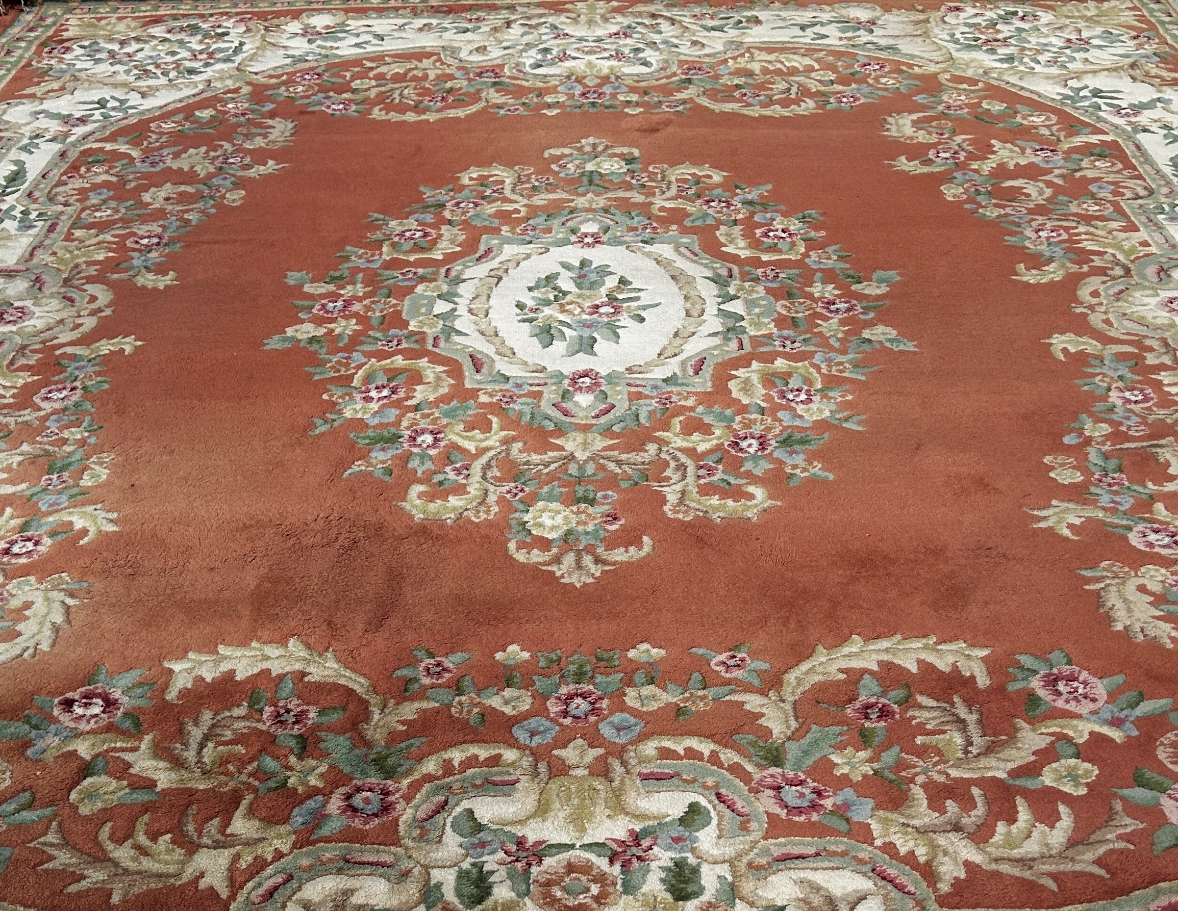 A large country house Aubusson style thick wool pile carpet with a floral medallion on an apricot - Image 2 of 3