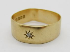 18ct ring set with a diamond within star-cut surround, London 1922, size R, 5g (misshapen)