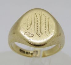 1970s 9ct signet ring with engraved initial 'M', size K/L, 6.9g