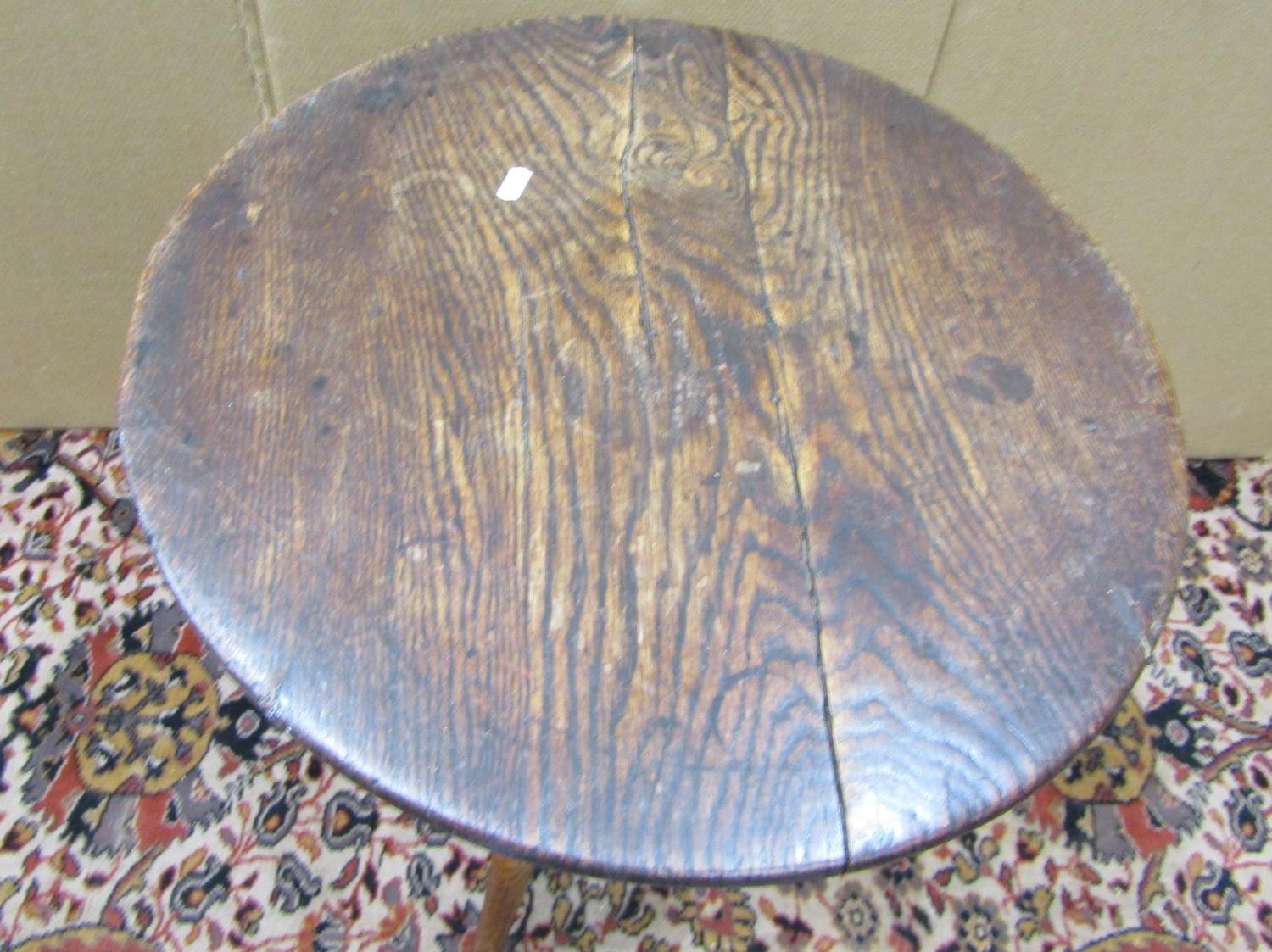 A Georgian cottage oak snap top table, the circular top 54cm diameter, raised on a turned pillar and - Image 2 of 2