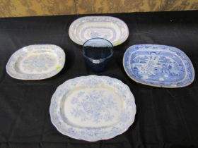 Three Victorian blue and white transfer platters and a soda glass vase