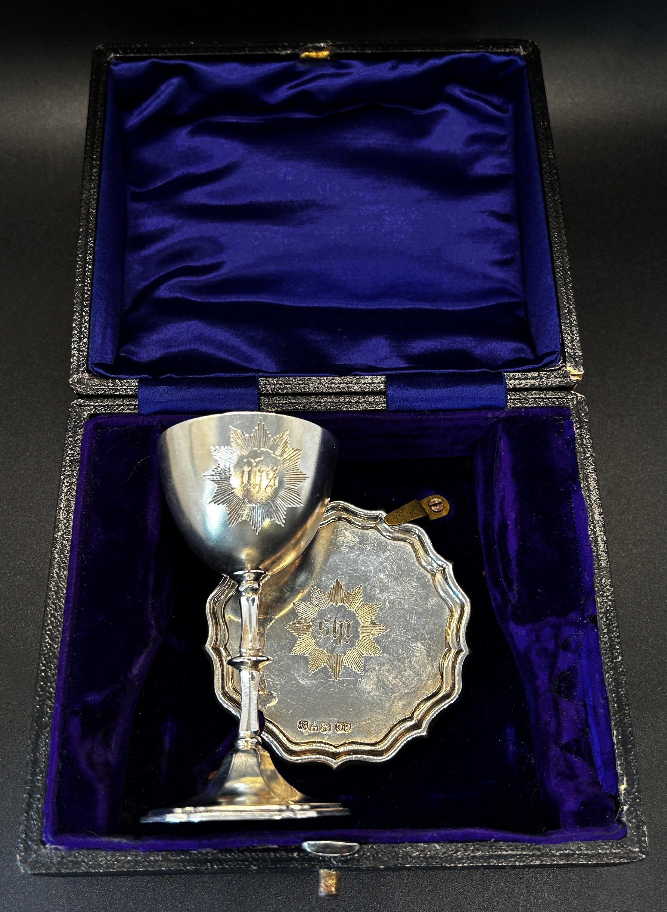 A military chaplains silver travelling communion set of a small tray and chalice, Chester 1912,