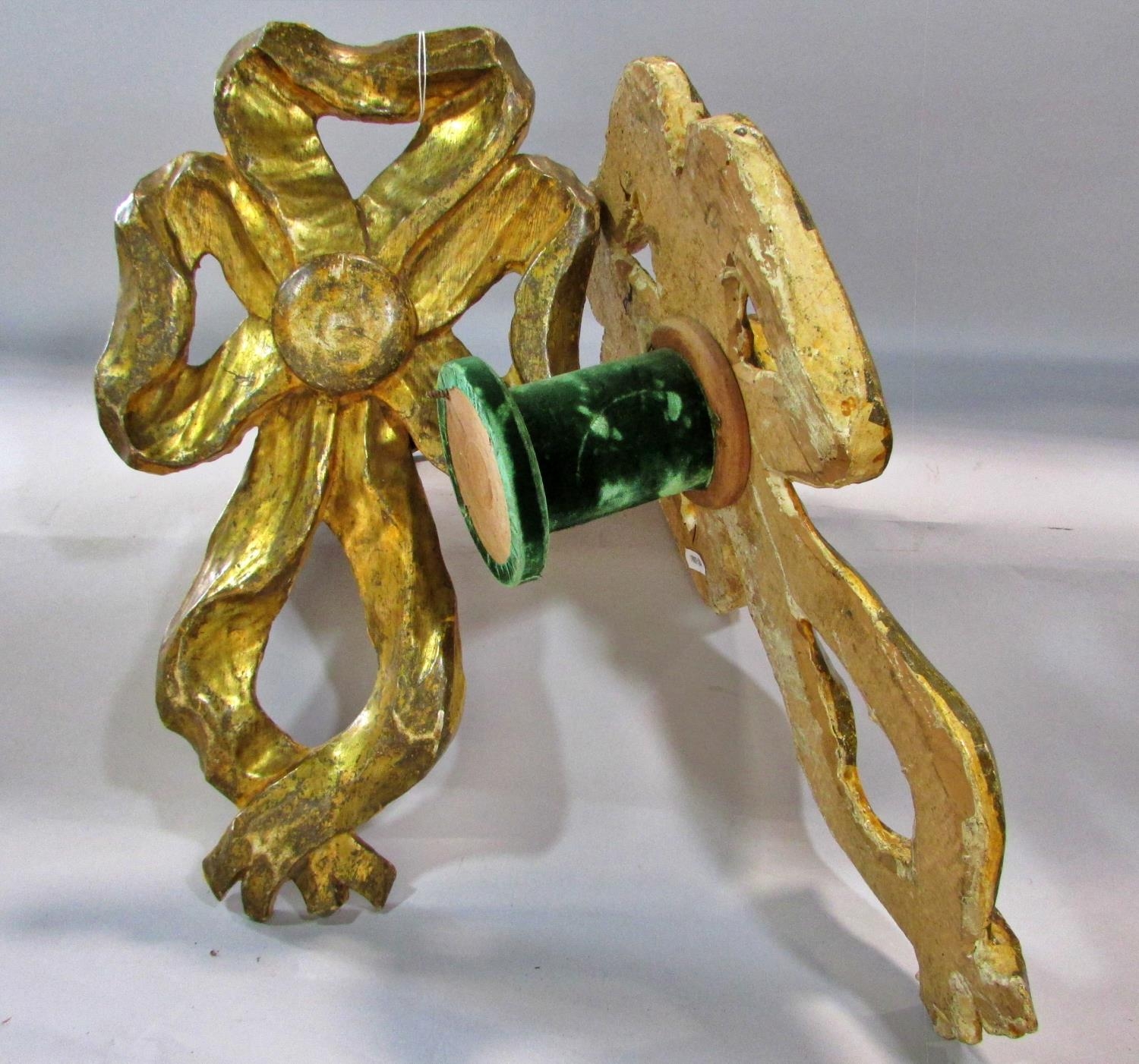 A pair of 19th century carved gilt wood wall mounted curtain tie back mounts, in the form of - Image 3 of 4