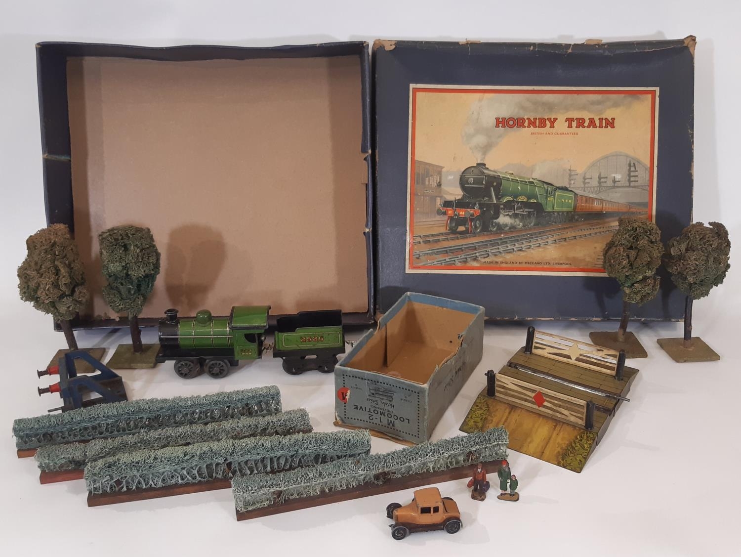 A collection of pre war Hornby 0 gauge railway models including the following: clockwork - Image 2 of 7