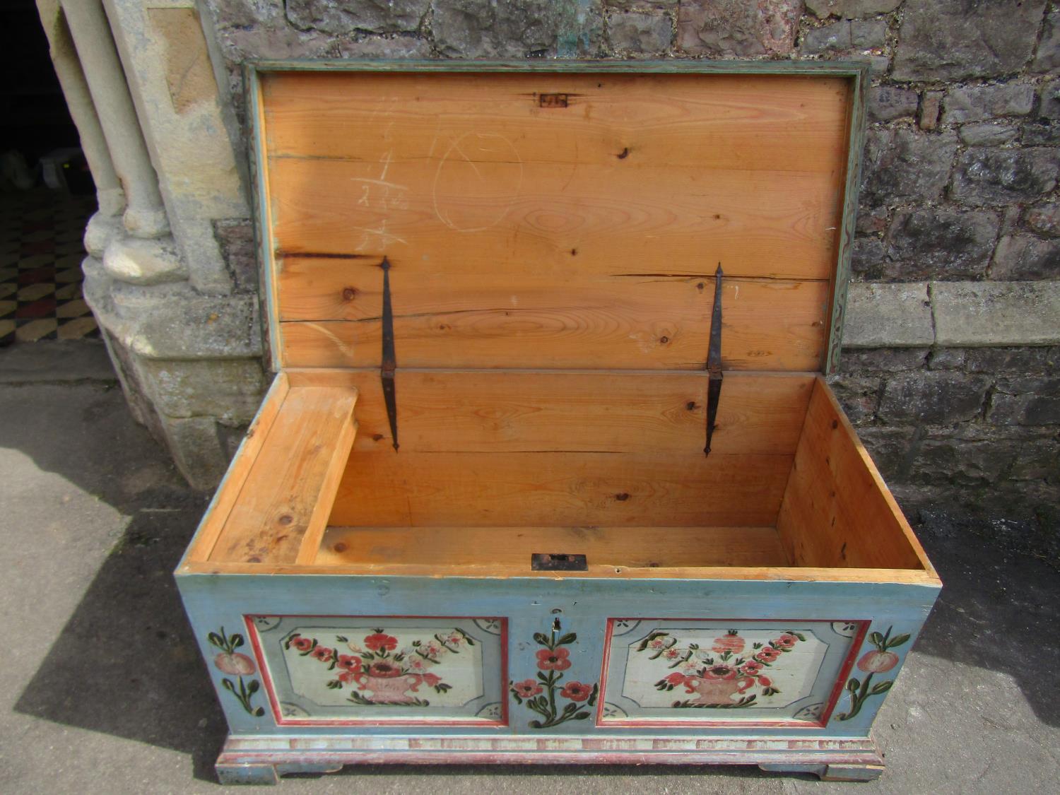 A continental painted pine marriage chest with original detail, 135cm wide - Image 3 of 15