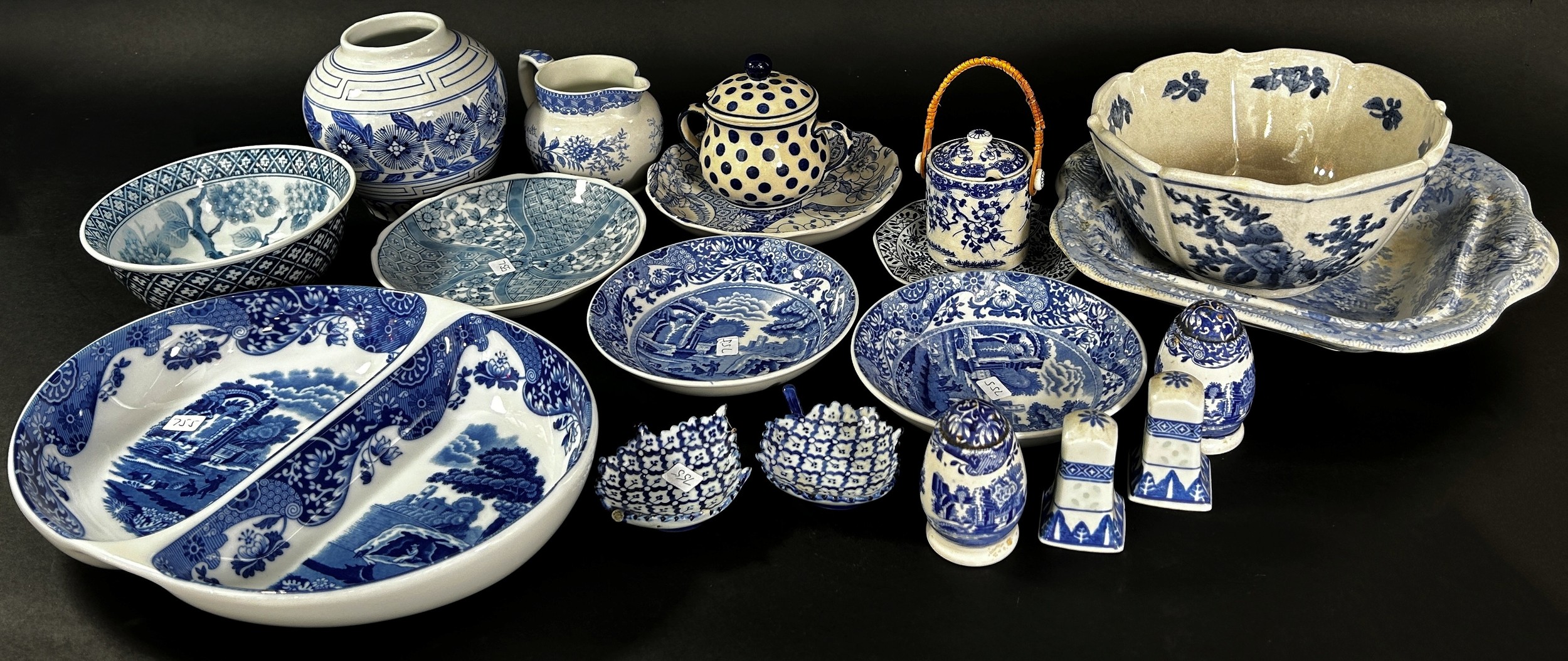 A large collection of 20th century blue & white ceramics and porcelain to include a large Chinese - Image 3 of 3