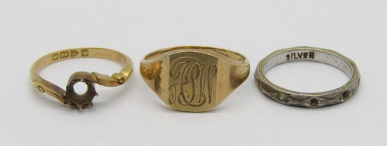 Three rings comprising a 9ct signet with engraved initials, 3.5g, an 18ct crossover ring, 2.5g (