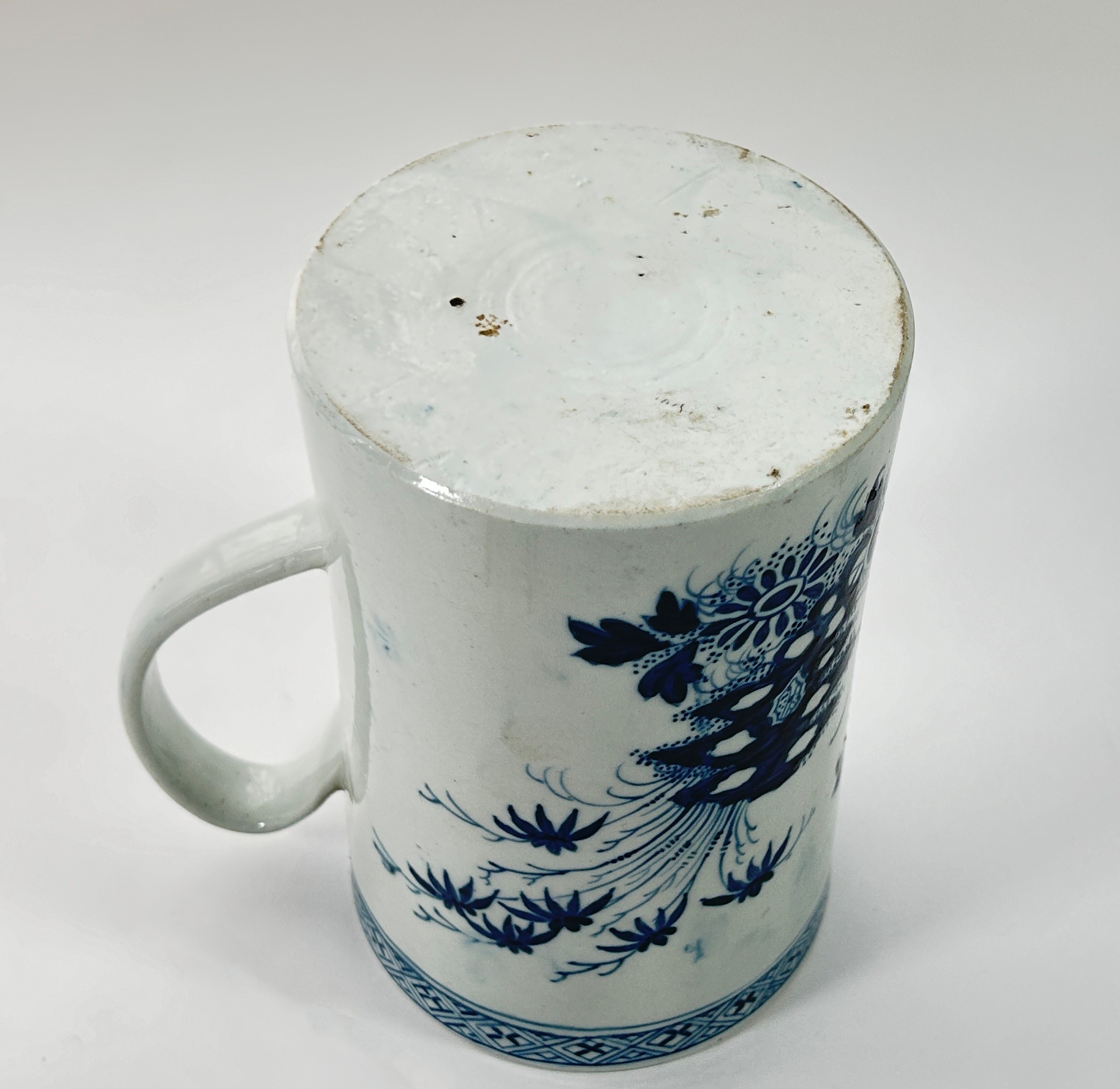 An 18th century Liverpool Richard Chaffers cylindrical tankard, 1¾ pint capacity c.1760, 16cm high - Image 5 of 5