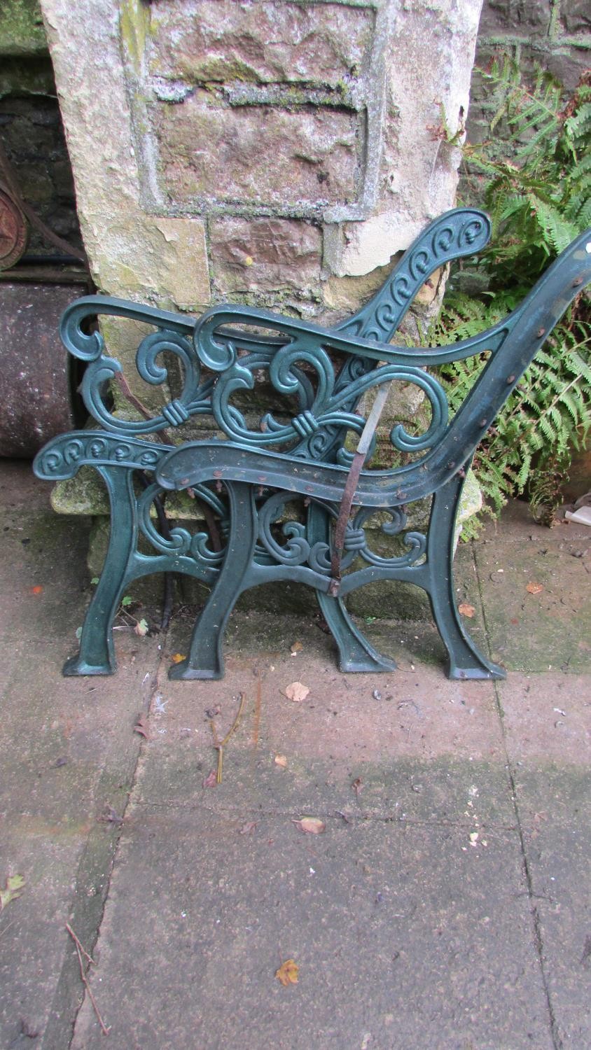 A small vintage cast iron garden roller together with a pair of painted cast iron garden bench - Image 4 of 4