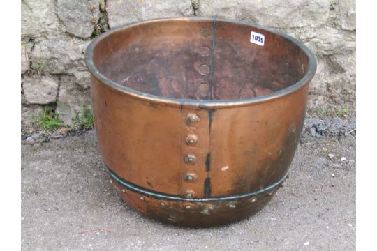 Small heavy gauge copper cauldron with rolled rim and pop rivetted seams, 29cm high x 42 diameter - Image 1 of 3