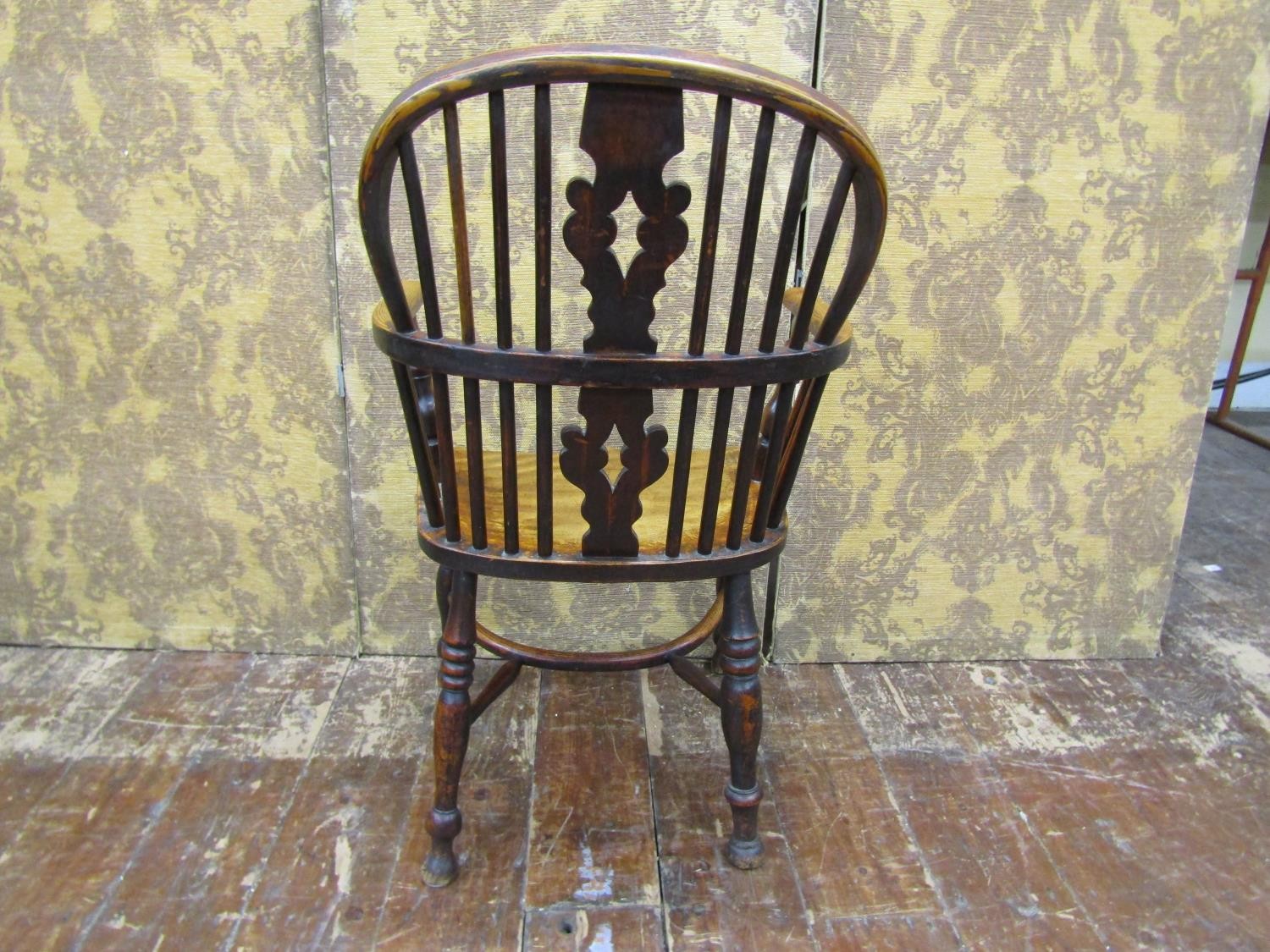 A pair of Georgian Windsor elbow chairs in ash and elm woods with crinoline stretchers - Image 6 of 6