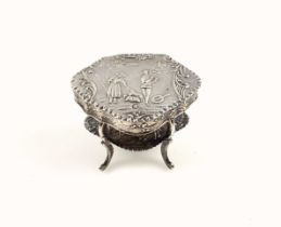 Novelty Victorian silver table top snuff or pinch box in the form of a table with undertier, with