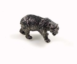 Cast silver model of a polar bear, stamped "925", W.6cm, 77grs