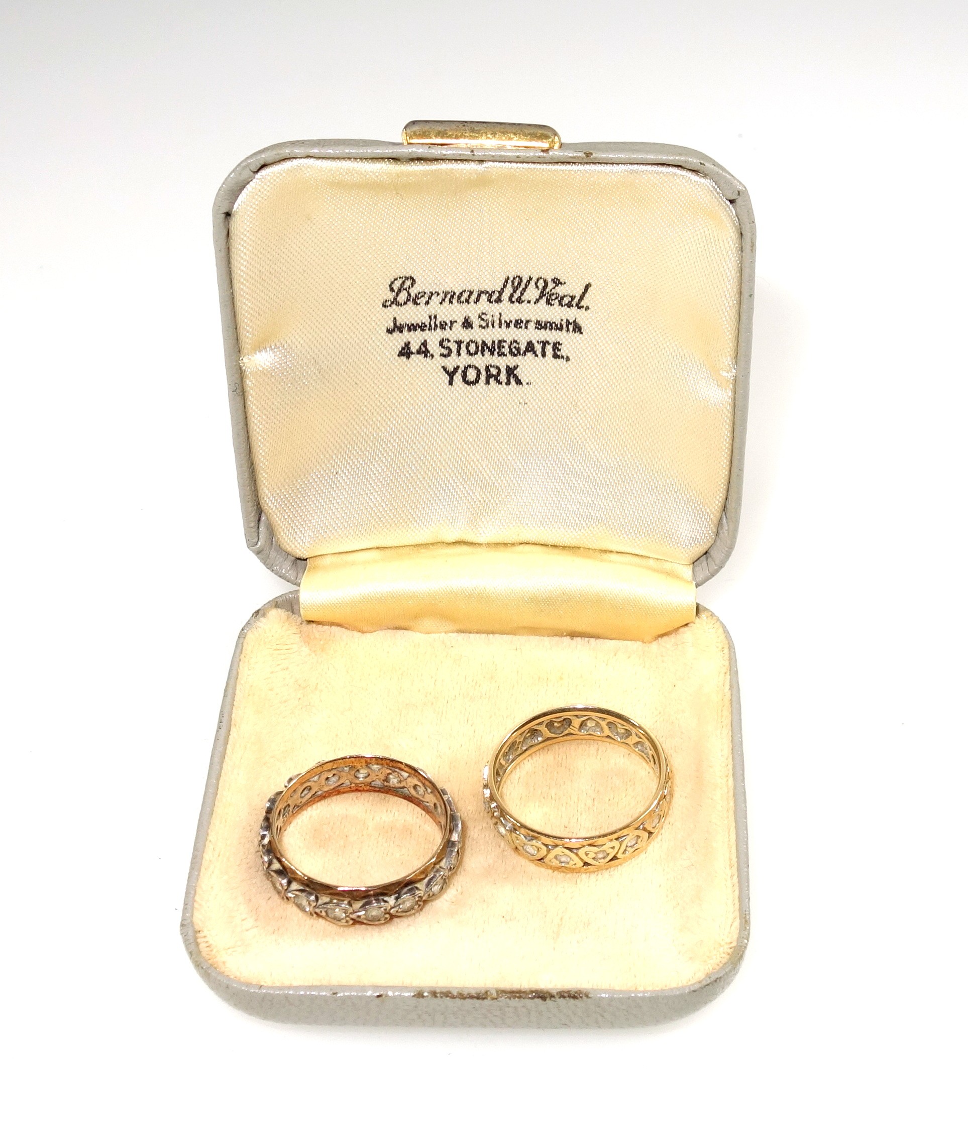 9ct gold faceted eternity ring set CZs in heart shaped settings, 3 grams and a similar ring - Image 5 of 6
