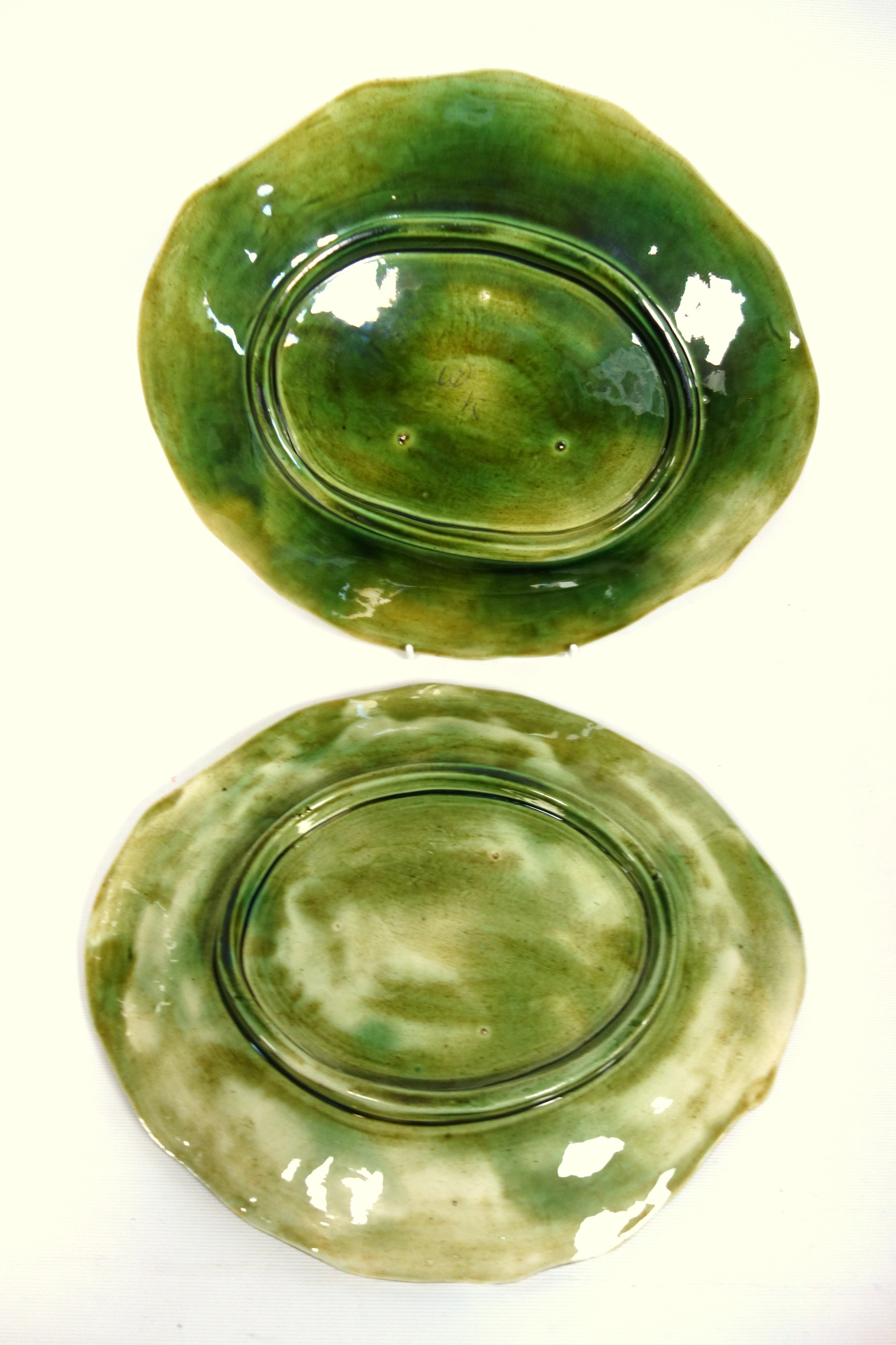 Two late 19th/early 20th century majolica leaf-form footed serving dishes moulded with a single - Image 4 of 7