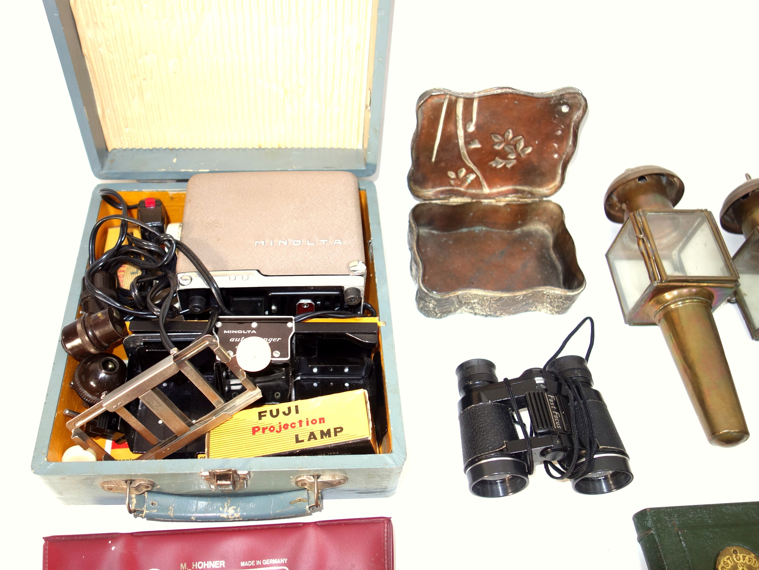 Stereoscope viewer with 3 slides, miniature Singer Sewing machine, Minolta Mini Slide Projector Kit, - Image 3 of 11