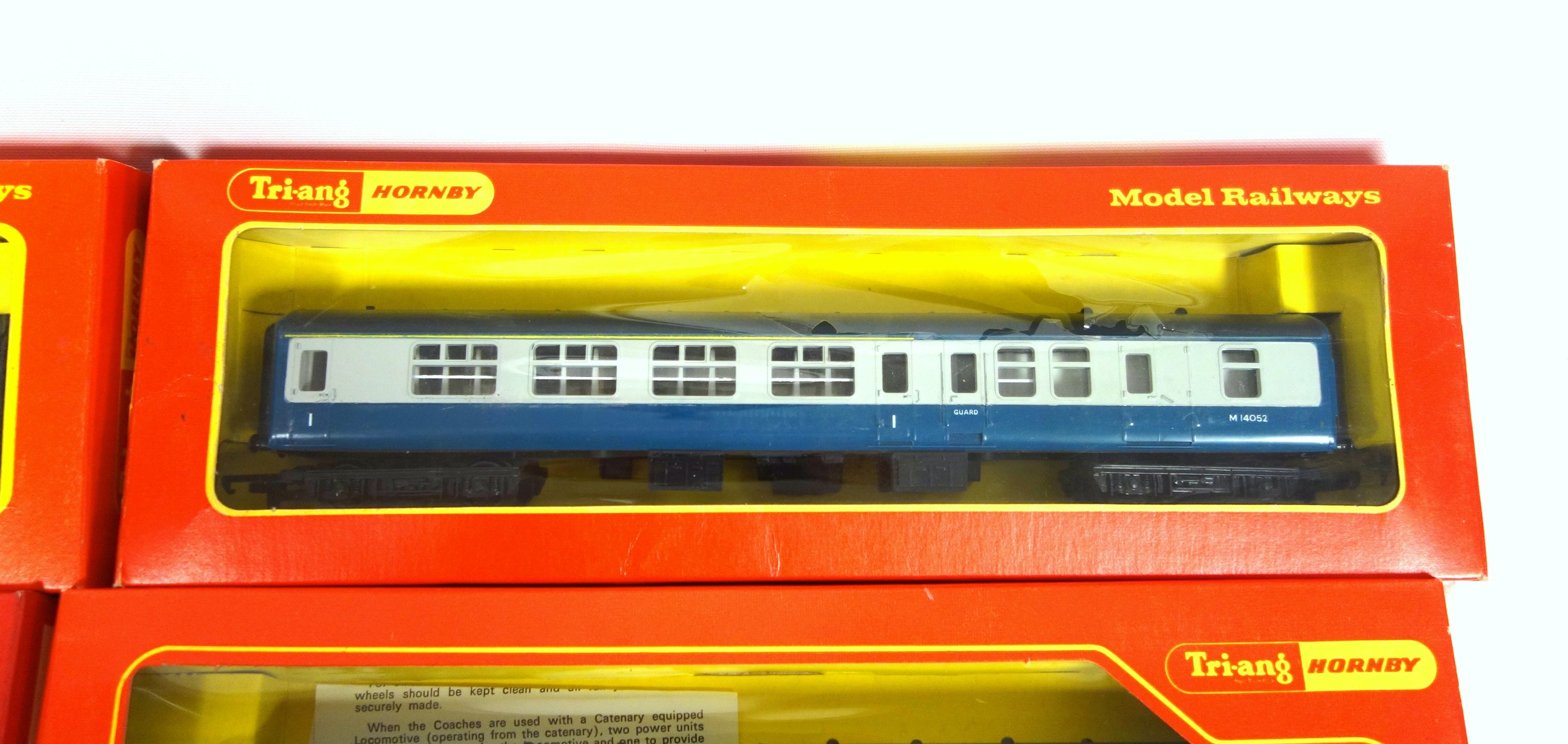 4 Tri-ang Hornby Inter-City 2nd Class coaches, with operating interior lights, R.722; Brake 1st - Image 2 of 3